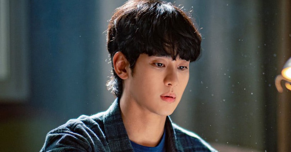Kim Soo Hyun tái xuất sau 1 năm ngừng hoạt động