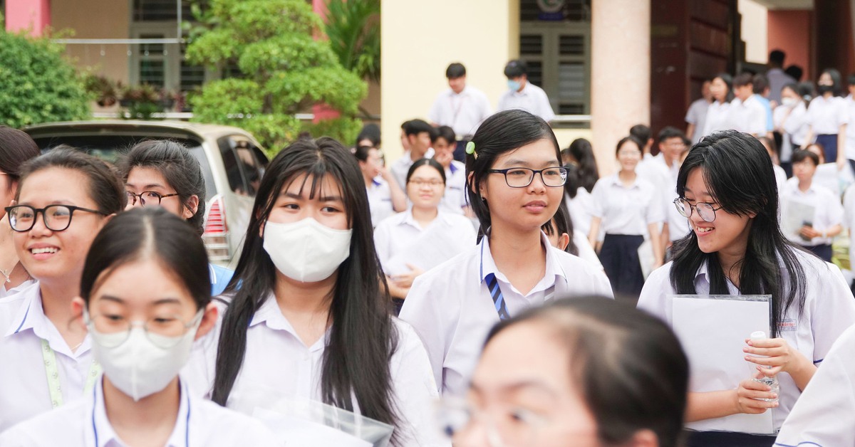 Sĩ tử nghèo xã đảo An Giang được hỗ trợ vé tàu cao tốc miễn phí đi thi tốt nghiệp