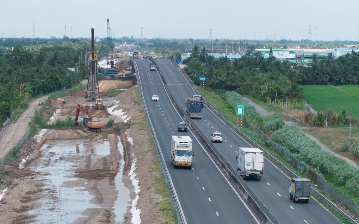 Gỡ nút thắt mặt bằng và vật liệu cho dự án mở rộng cao tốc T