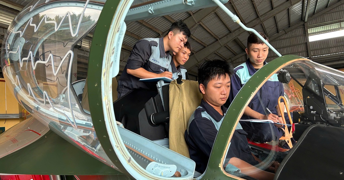 Những người thợ bảo trì máy bay huấn luyện chiến đấu Yak-130