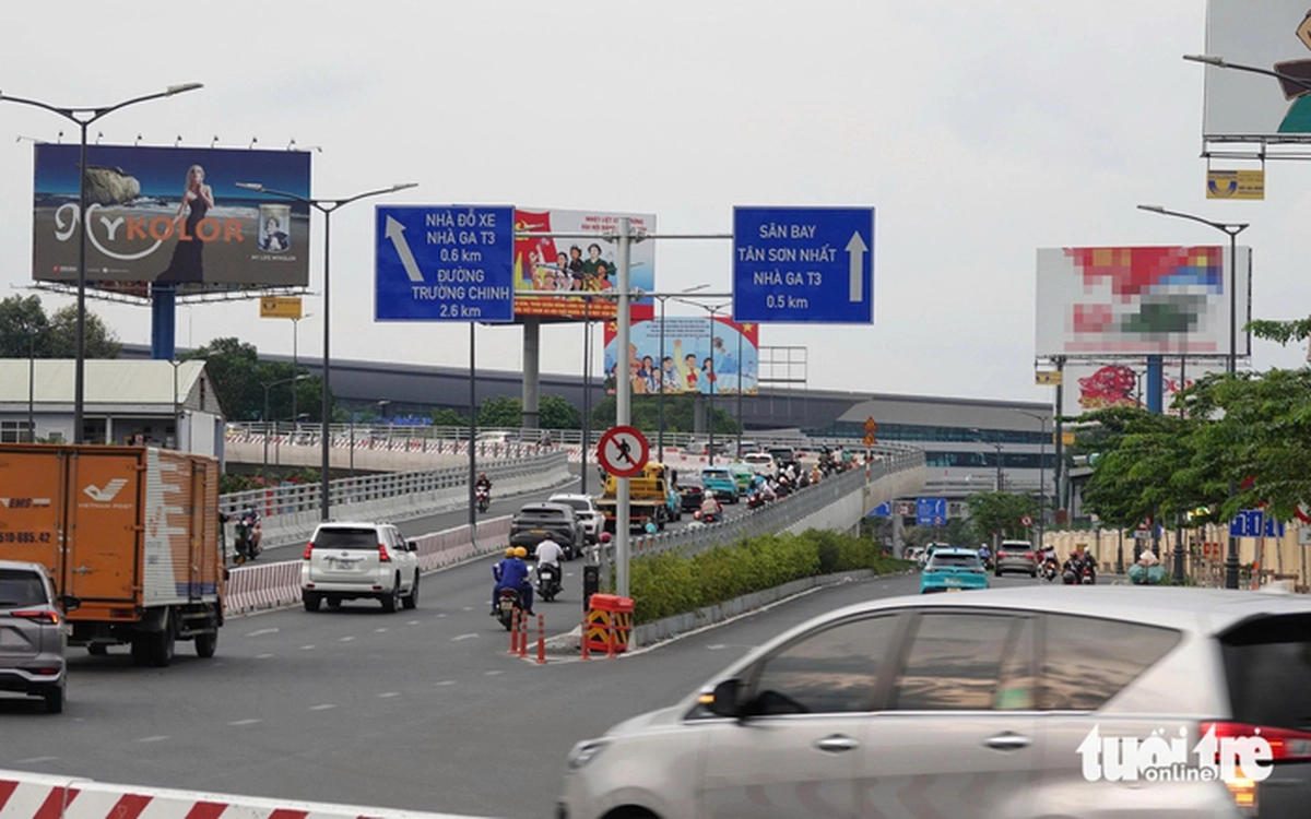 TP.HCM: Không cấp phép lắp biển quảng cáo, biển thông tin cổ