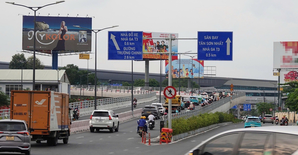 TP.HCM: Không cấp phép lắp biển quảng cáo, biển thông tin cổ động trên vỉa hè