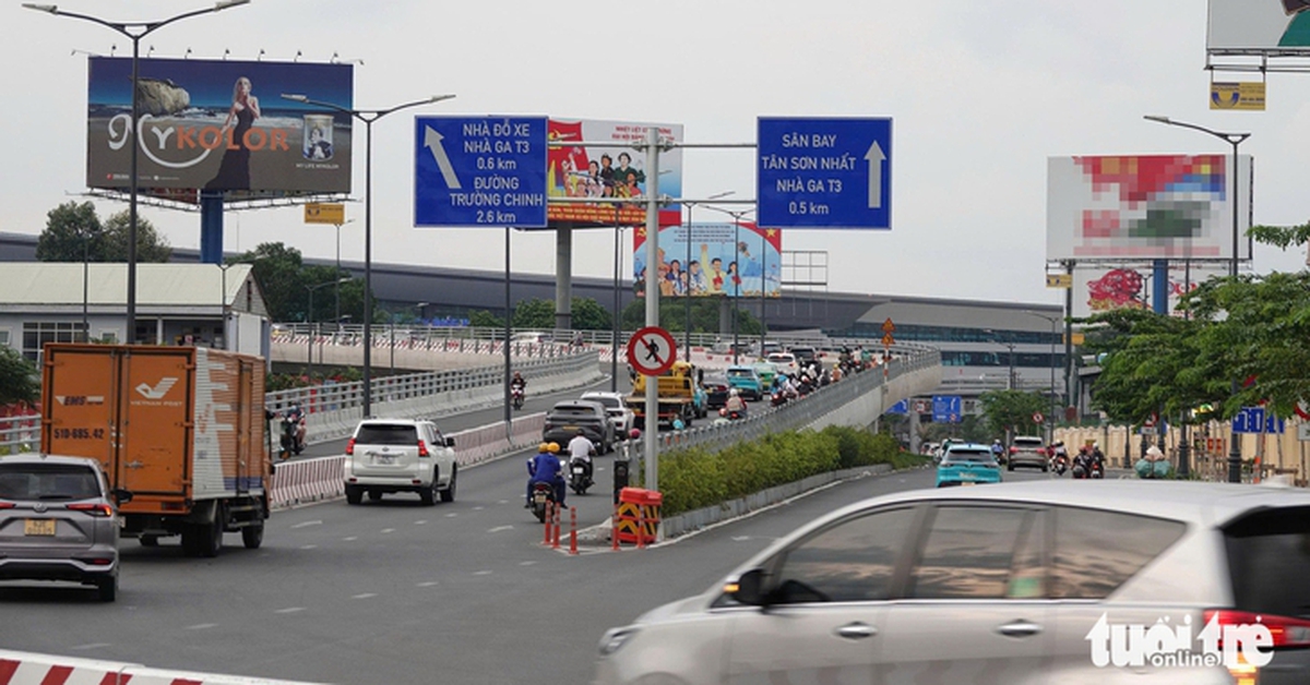 TP.HCM: Không cấp phép lắp biển quảng cáo, biển thông tin cổ động trên vỉa hè