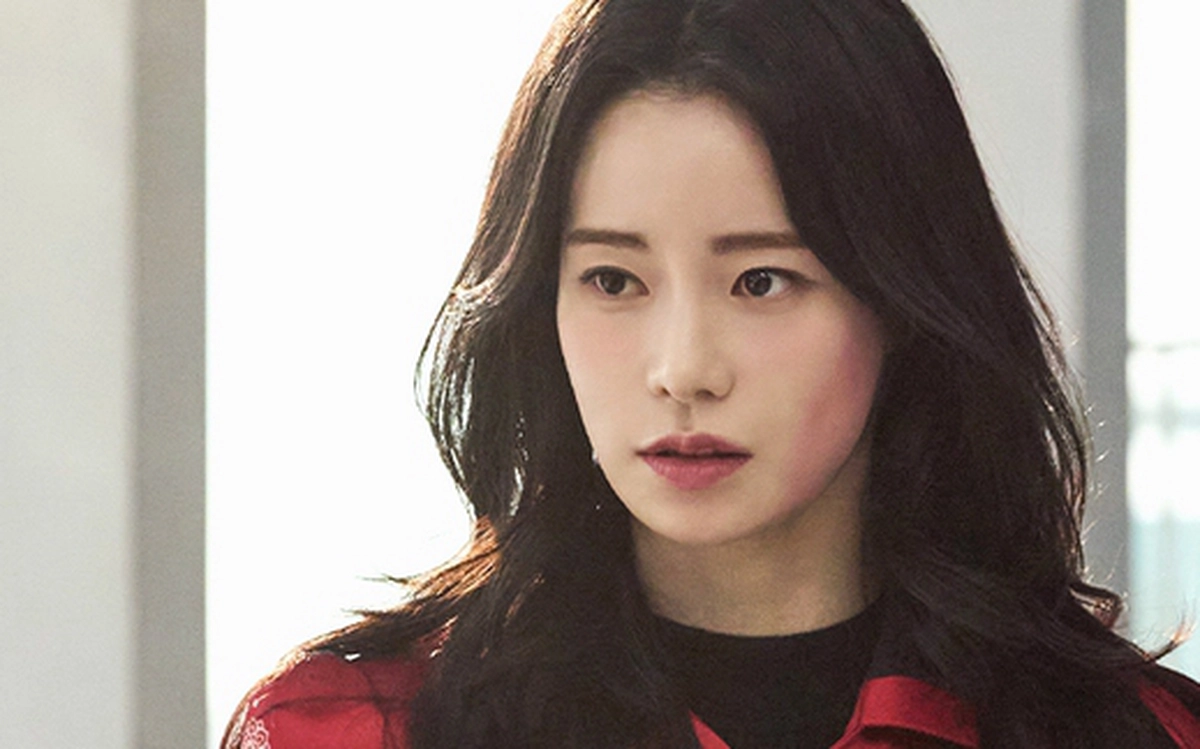 Thời trang của Lim Ji Yeon trong Kẻ thù hoàng gia của tôi có