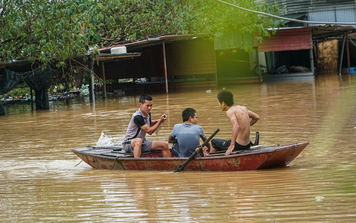 Hà Nội yêu cầu các xã, phường ven sông ứng phó với