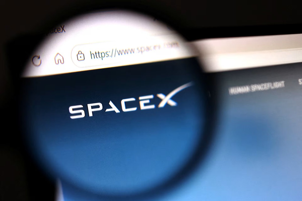 SpaceX ký thỏa thuận điện toán đám mây hàng chục t