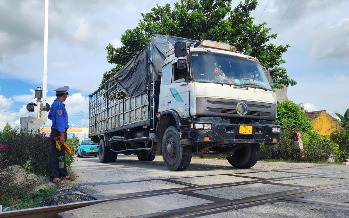 Vietnam begins 7km National Highway 24B expansion, easing residents' travel fears
