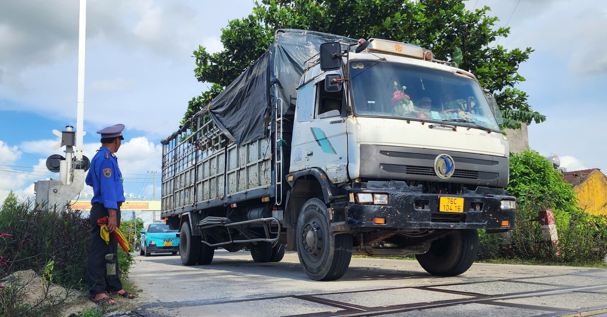 Khởi công mở rộng gần 7km quốc lộ 24B, người dân mừng vì sắp thoát cảnh 'vừa đi vừa lo'