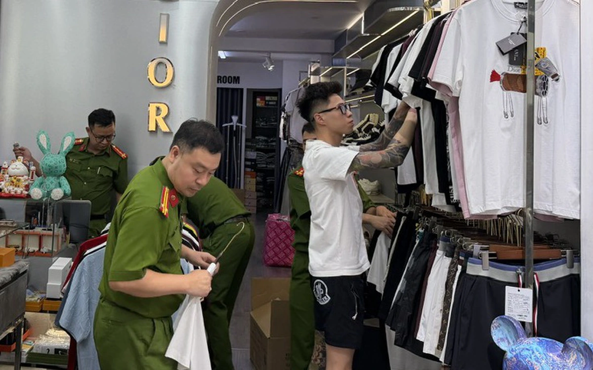 Khởi tố vụ án bán hàng giả Louis Vuitton, Gucci, Adidas...