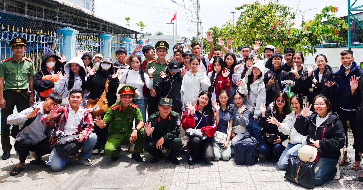 Gần 160 thí sinh ở xã đảo An Giang vượt biển đi thi tốt nghiệp