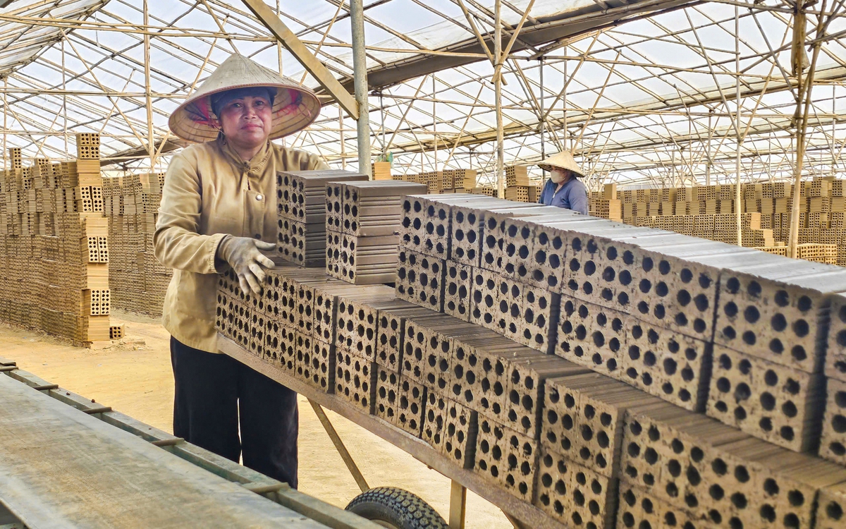 Vì sao hết hạn xóa bỏ, nhiều lò gạch cũ ở Đắk Lắk vẫn 'đỏ lửa'?