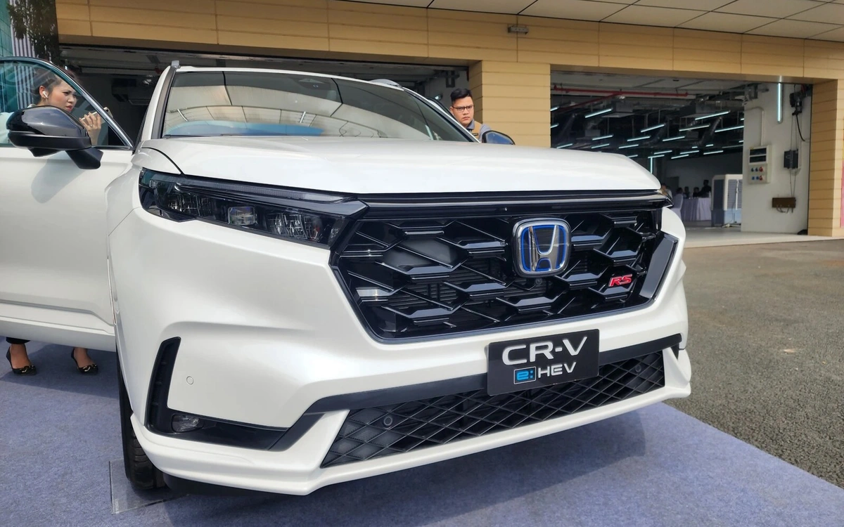 Xe nhập khẩu tăng tốc, thị trường ô tô vẫn chờ sức mua thật