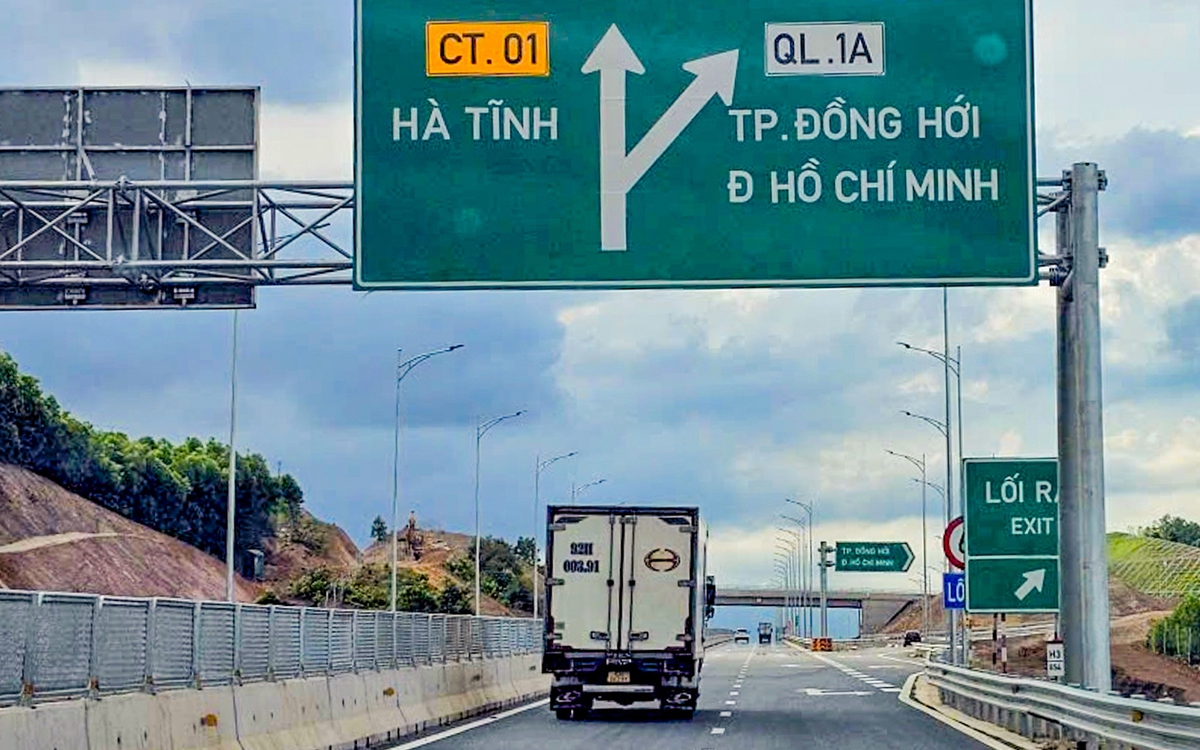 Nhiều ô tô bị phạt nguội vì chạy quá chậm trên cao tốc qua Quảng Trị