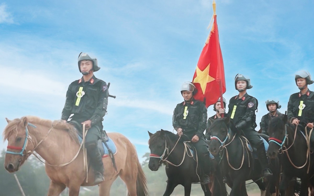 20 chiến mã Mông Cổ trở về quê hương sau 6 năm phục vụ tại Đoàn CSCĐ Kỵ binh Việt Nam