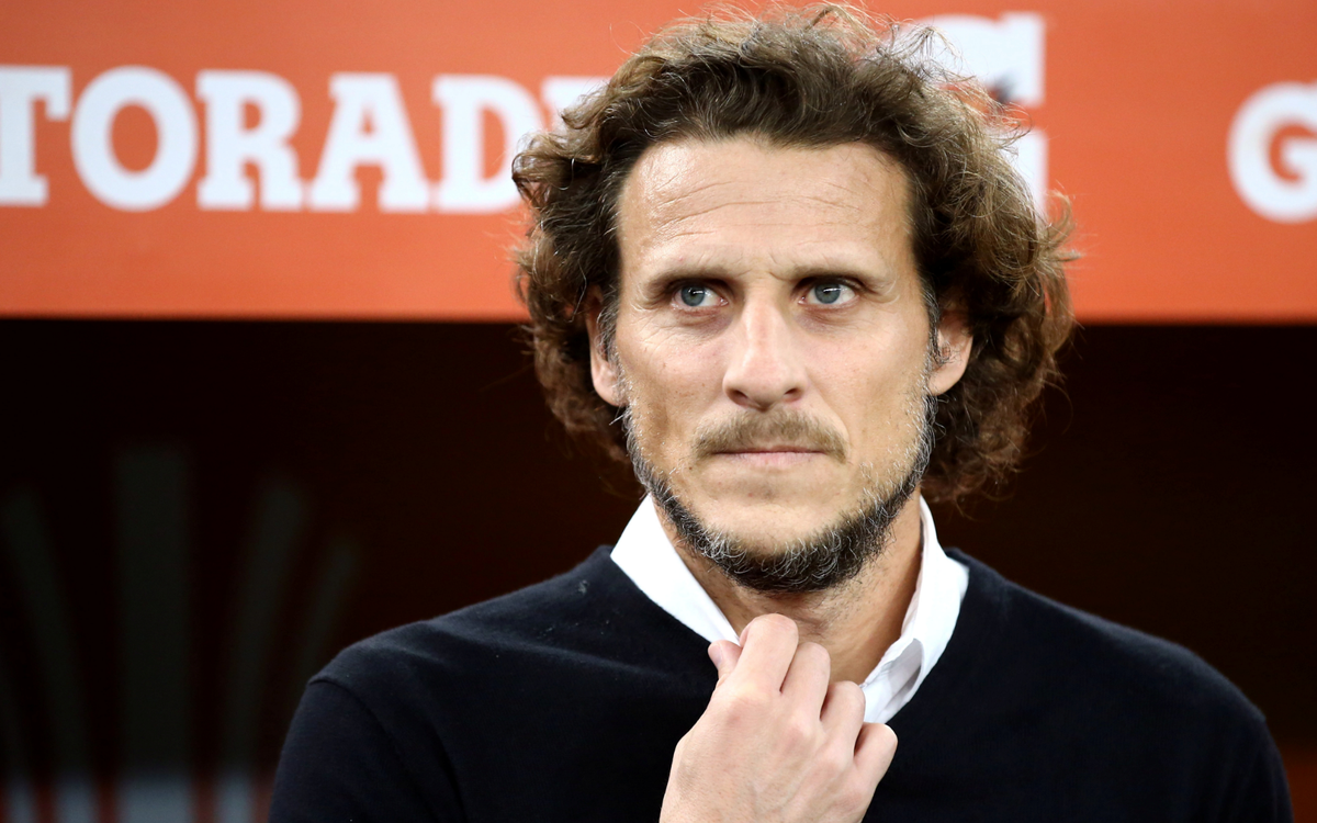 Uruguay chọn huyền thoại Diego Forlan làm HLV sau 'thảm họa' World Cup