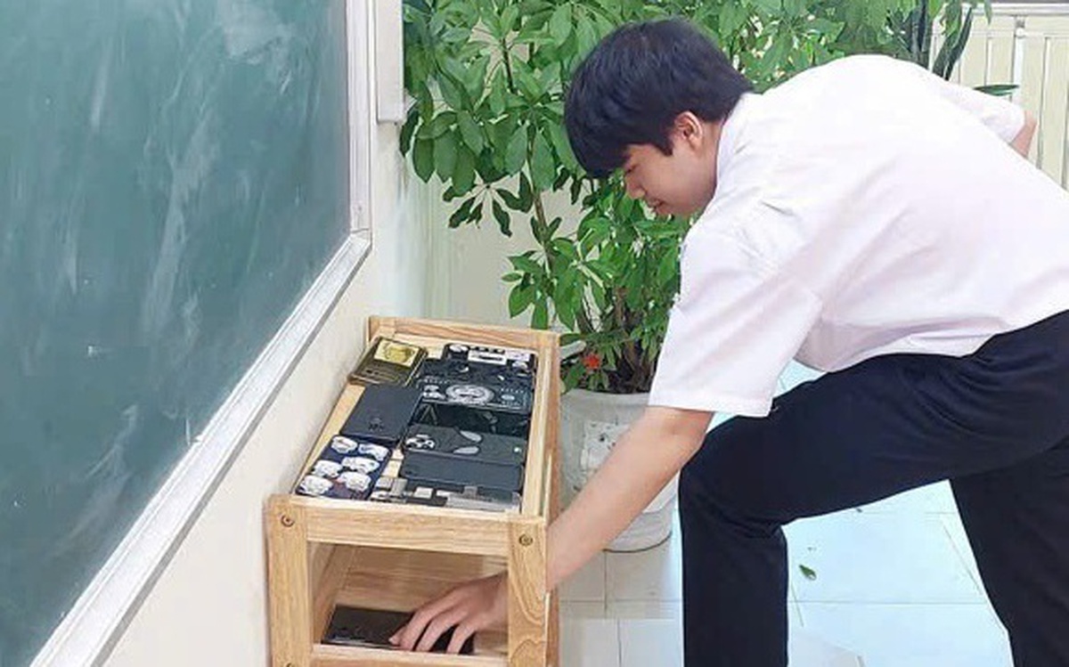 Địa phương đầu tiên ra quy định quản lý điện thoại, mạng xã hội với học sinh dưới 16 tuổi