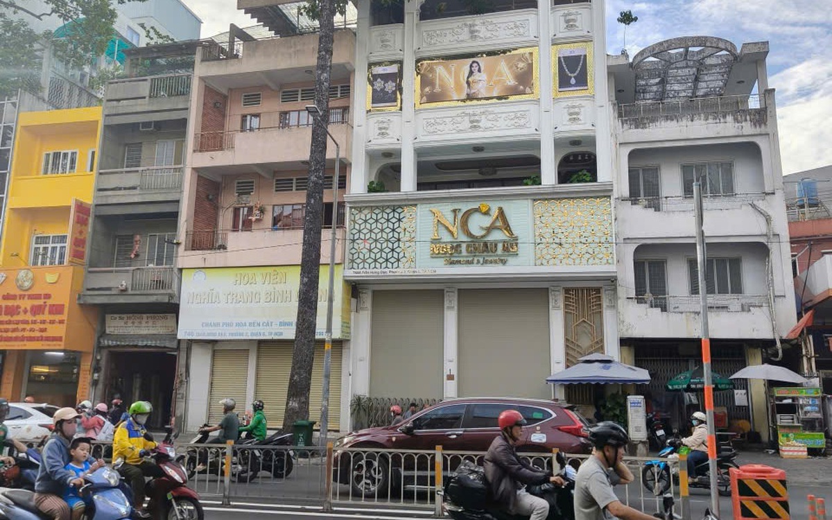 Nhiều tiệm kim cương cửa đóng then cài sau thông tin khởi tố chủ tiệm Kim Lý, Ngọc Tâm, Ngọc Châu Âu
