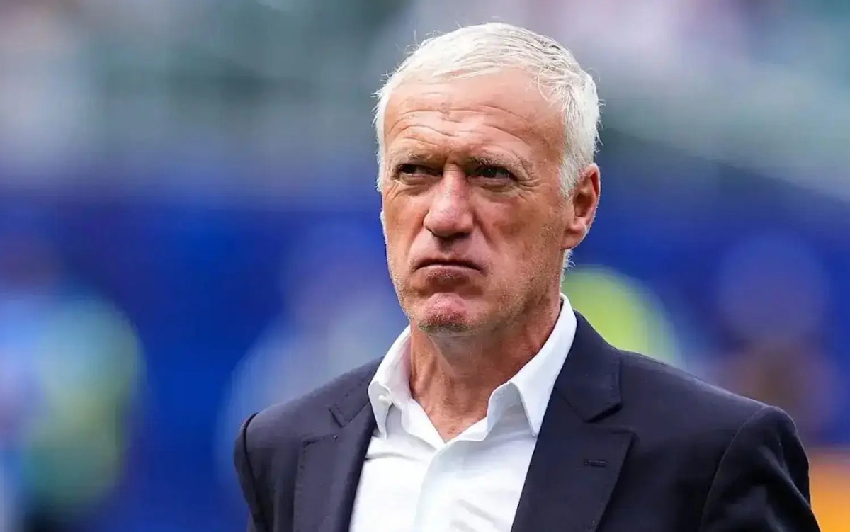 Truyền thông Pháp không hài lòng khi ông Deschamps mỉa mai trọng tài