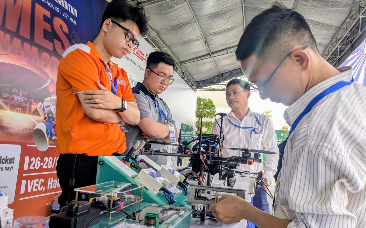 Robot, drone, thiết bị tự động hóa ở triển lãm quốc tế Gia Lai