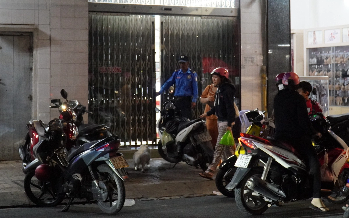 Tiệm vàng Hồng Phúc đóng cửa, nhiều tiệm vàng Mỹ Tho quá tải