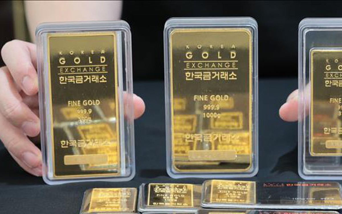Giá vàng thế giới bất ngờ rơi xuống dưới 4.000 USD/ounce