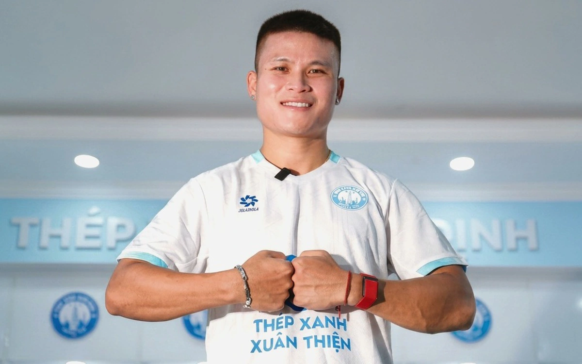 Cầu thủ Phạm Tuấn Hải ký hợp đồng 3 năm với CLB Thép Xanh Nam Định