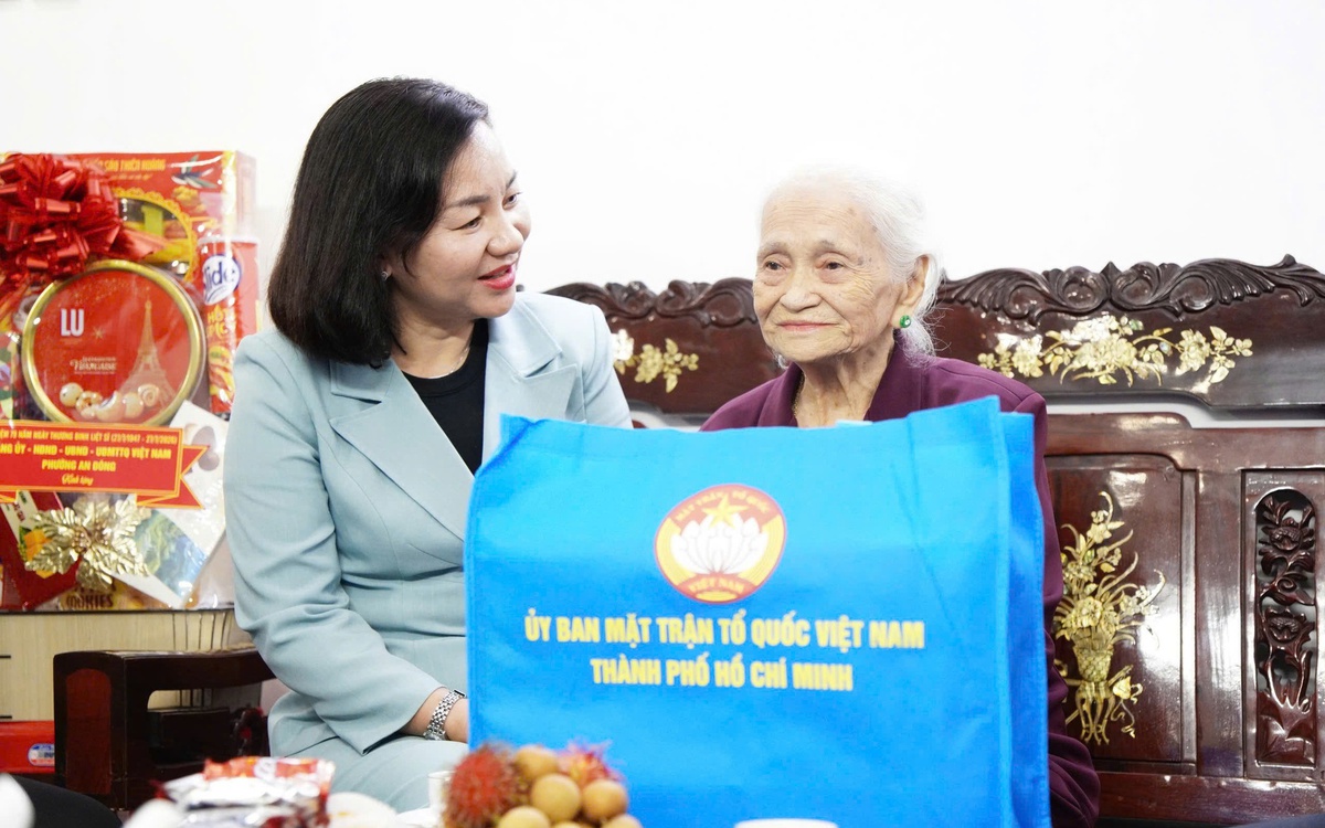 TP.HCM thăm, tri ân Mẹ Việt Nam anh hùng, thương bệnh binh nhân Ngày Thương binh - Liệt sĩ