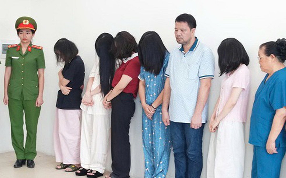 Bác sĩ 'dỏm' bơm sữa đậu nành vào niệu đạo, bôi thuốc mỡ lên cổ tử cung để 'vẽ bệnh' khách hàng