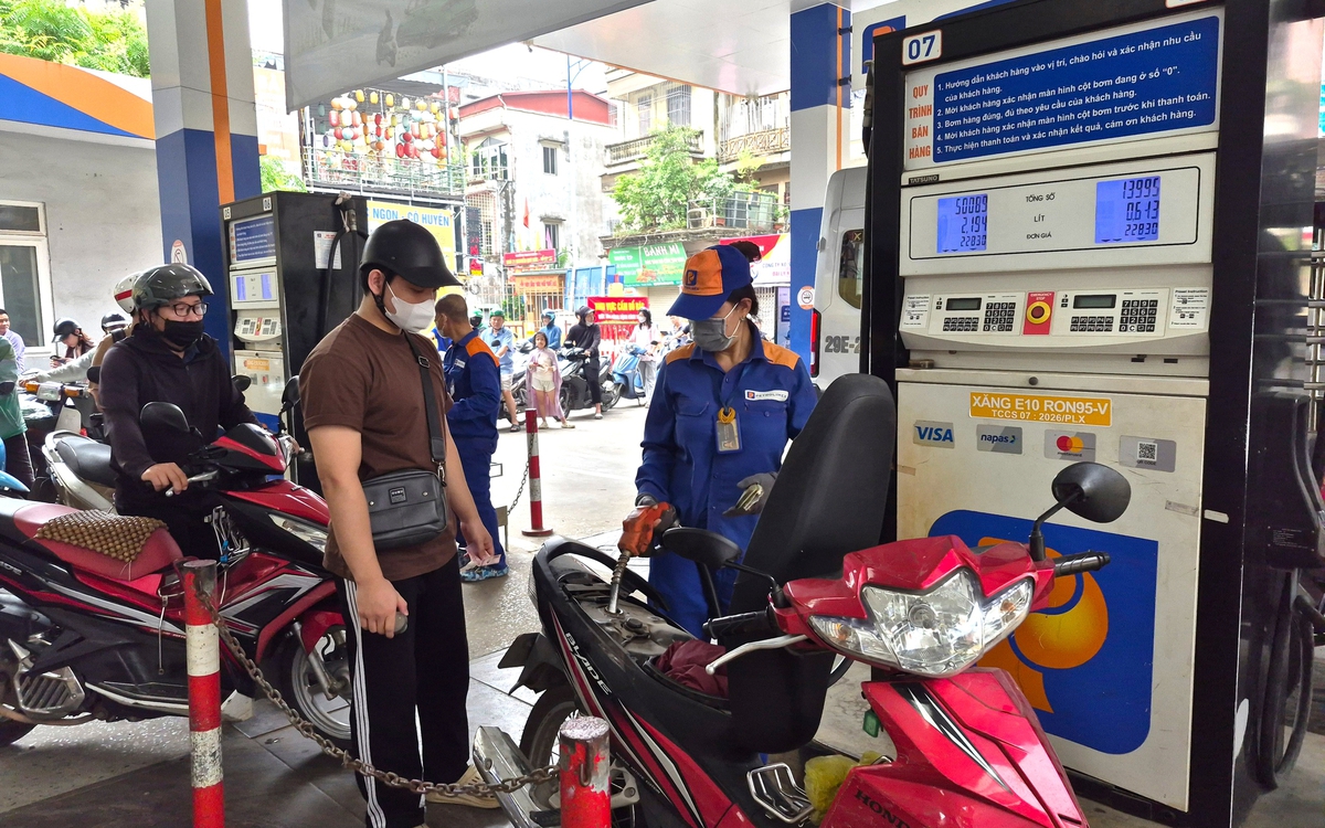 Bán lẻ xăng dầu 'tố' đầu mối không cấp đủ hàng, Petrolimex lên tiếng