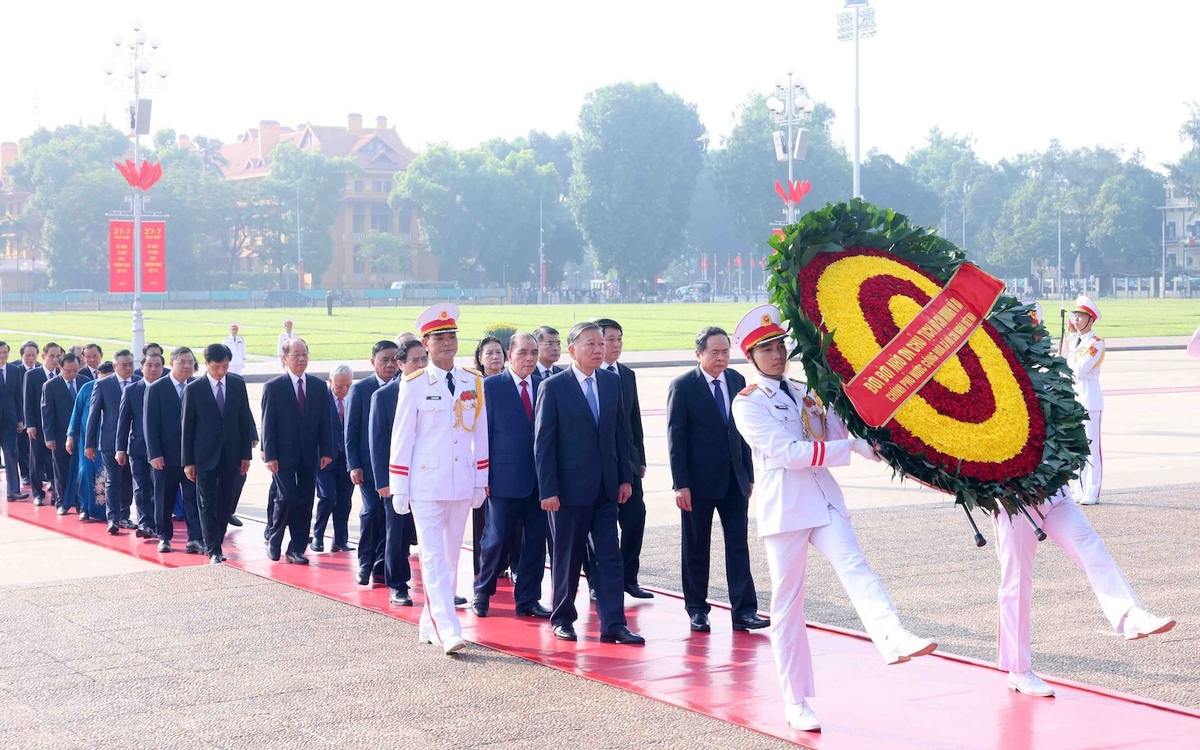 Lãnh đạo Đảng, Nhà nước vào Lăng viếng Chủ tịch Hồ Chí Minh, tưởng niệm Anh hùng liệt sĩ