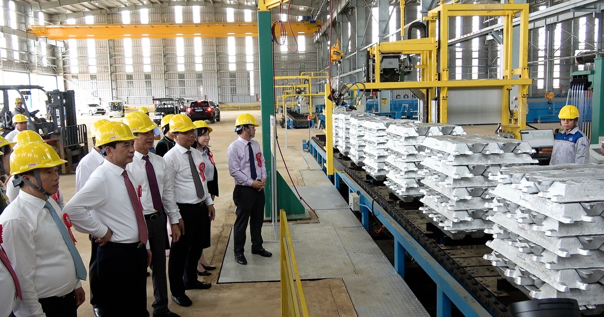 Cận cảnh những thỏi nhôm đầu tiên của Việt Nam ra đời tại Khu công nghiệp Nhân Cơ