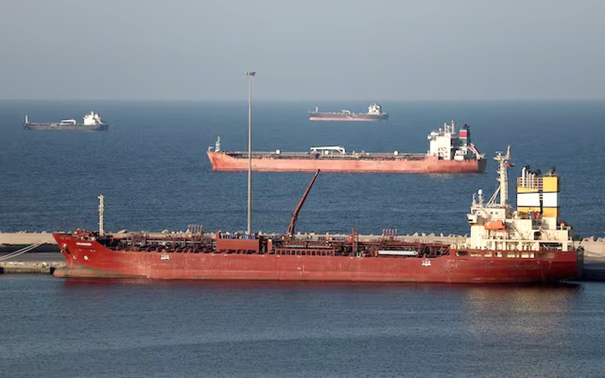 Oman đề xuất cùng Iran quản lý eo biển Hormuz