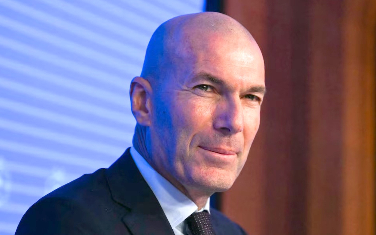 Pháp chính thức bổ nhiệm Zidane làm HLV trưởng