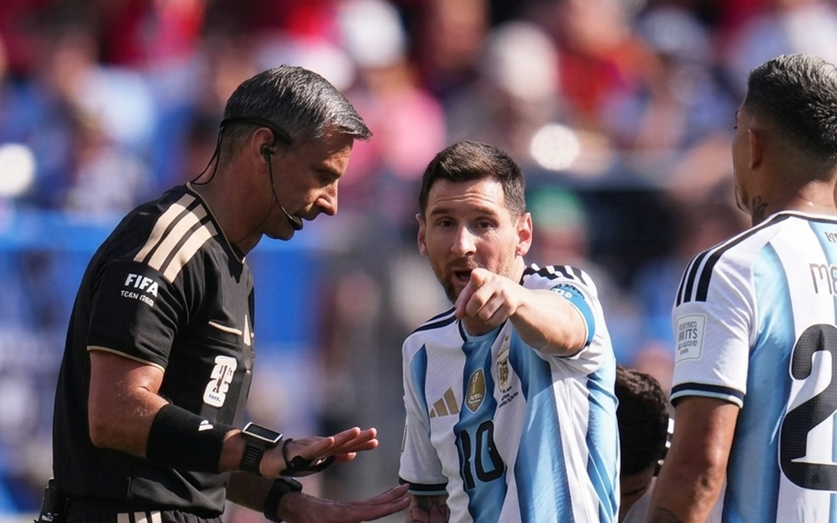 Trọng tài Vincic hé lộ cuộc trò chuyện với Messi ở chung kết World Cup 2026