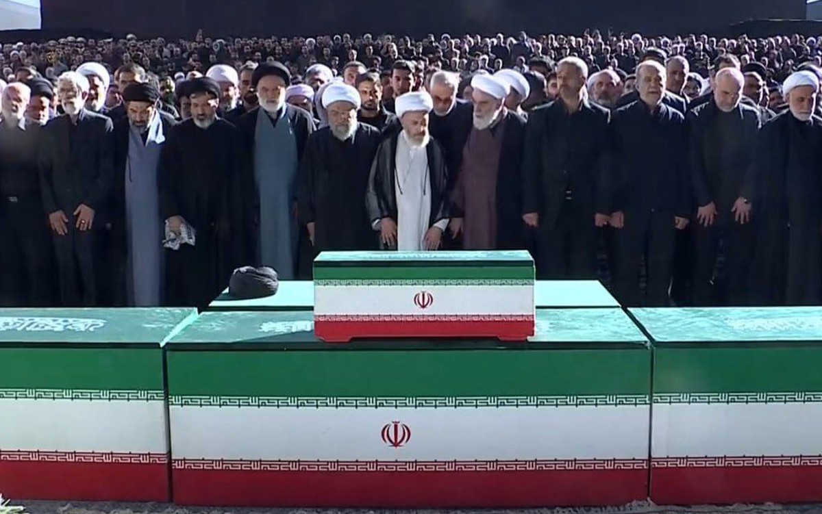 Ba con trai ông Ali Khamenei xuất hiện trong tang lễ của cha