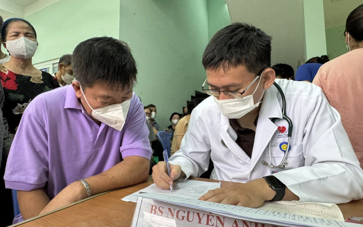 Giám đốc Sở Y tế TP.HCM: 'Thời gian khám sức khỏe toàn dân không còn nhiều, cần tăng tốc'