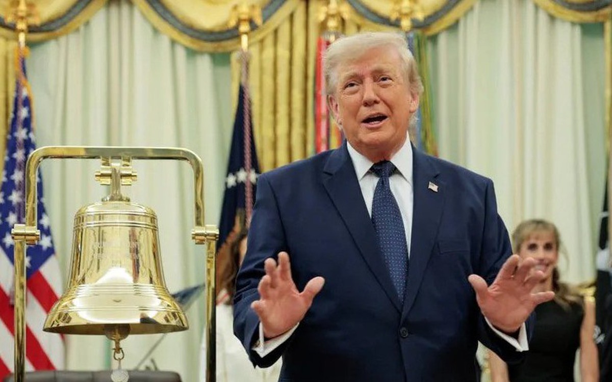 Tổng thống Trump xác nhận đã yêu cầu FIFA xem lại thẻ đỏ của Balogun