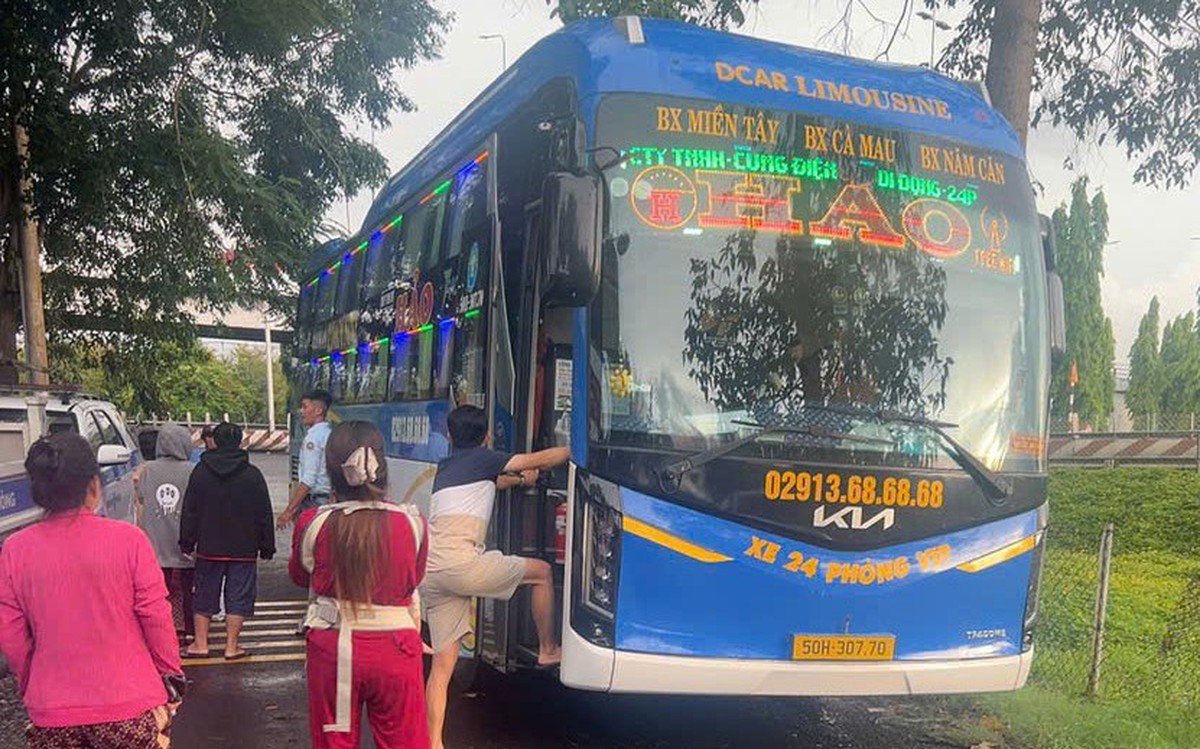 Bị người dân phản ánh chở quá số người, chủ và tài xế xe khách bị phạt 30 triệu đồng