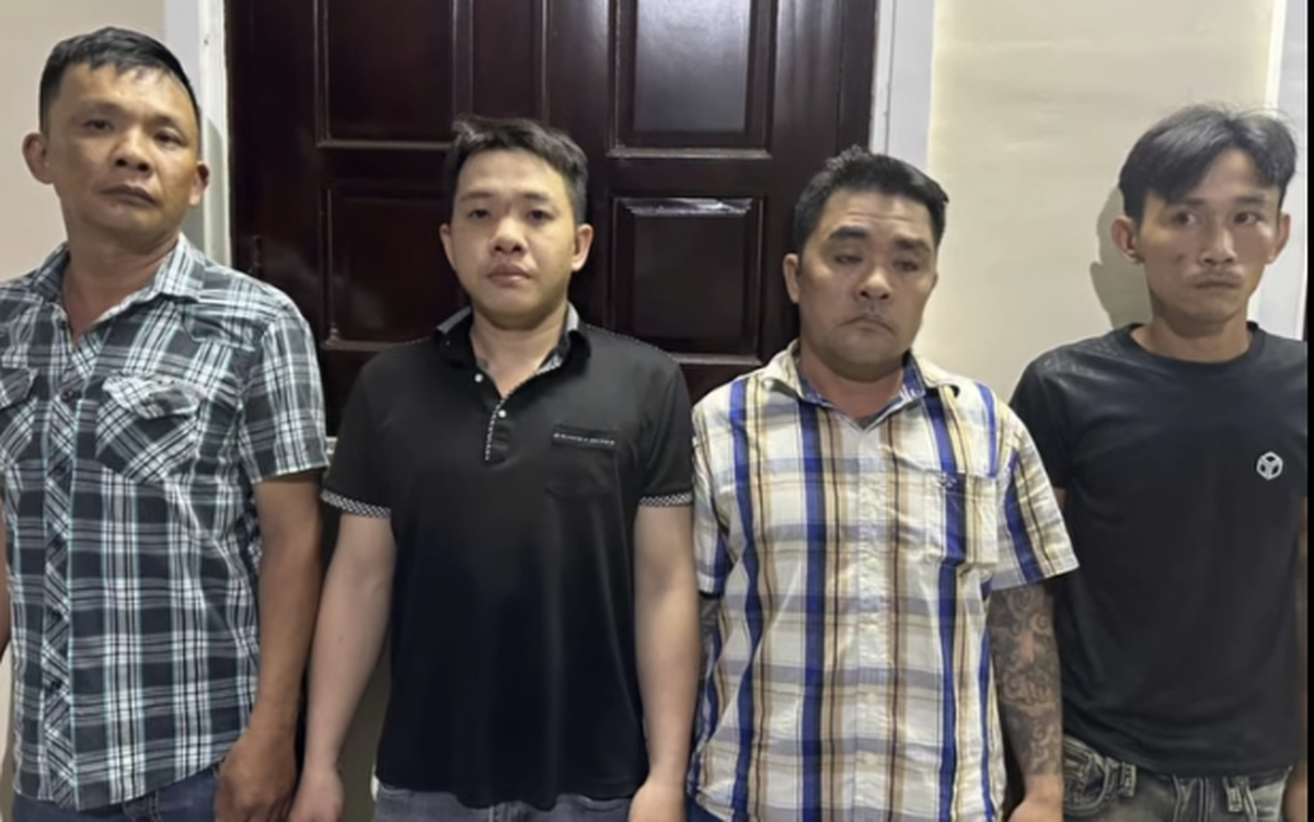 Cần Thơ bắt 4 người dùng súng bắn chó tấn công lực lượng công an