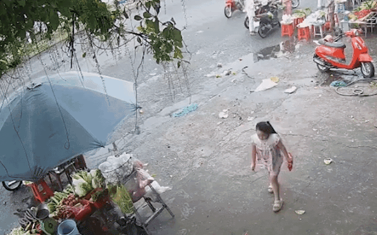 Bắt nhanh đối tượng giật dây chuyền vàng gần Khu chế xuất Linh Trung 2
