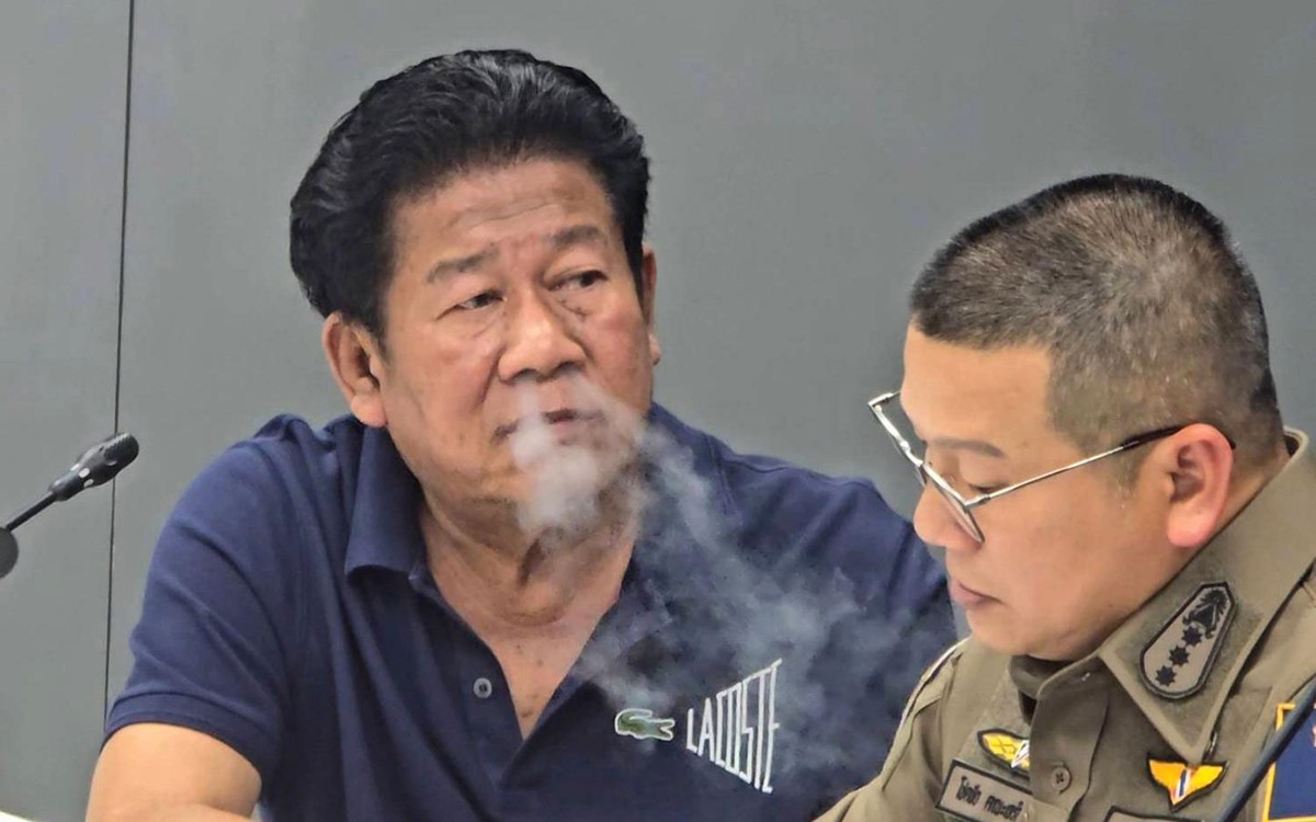 Thủ tướng Thái bất bình vì cựu nghị sĩ giết người ung dung hút thuốc, không bị còng tay