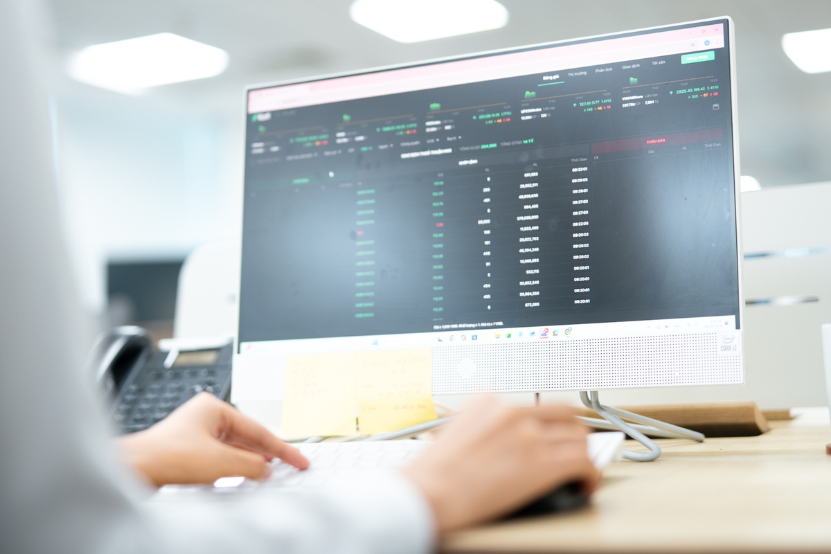 Cổ phiếu vốn nhà nước điều chỉnh, VN-Index giảm hơn 3 điểm