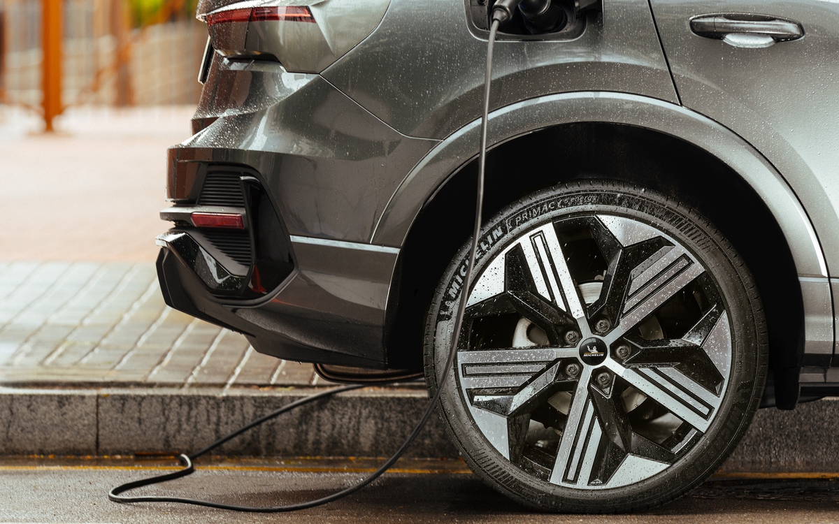 Michelin ra mắt 2 dòng lốp mới ở Việt Nam, tương thích từ xe VinFast đến Mercedes