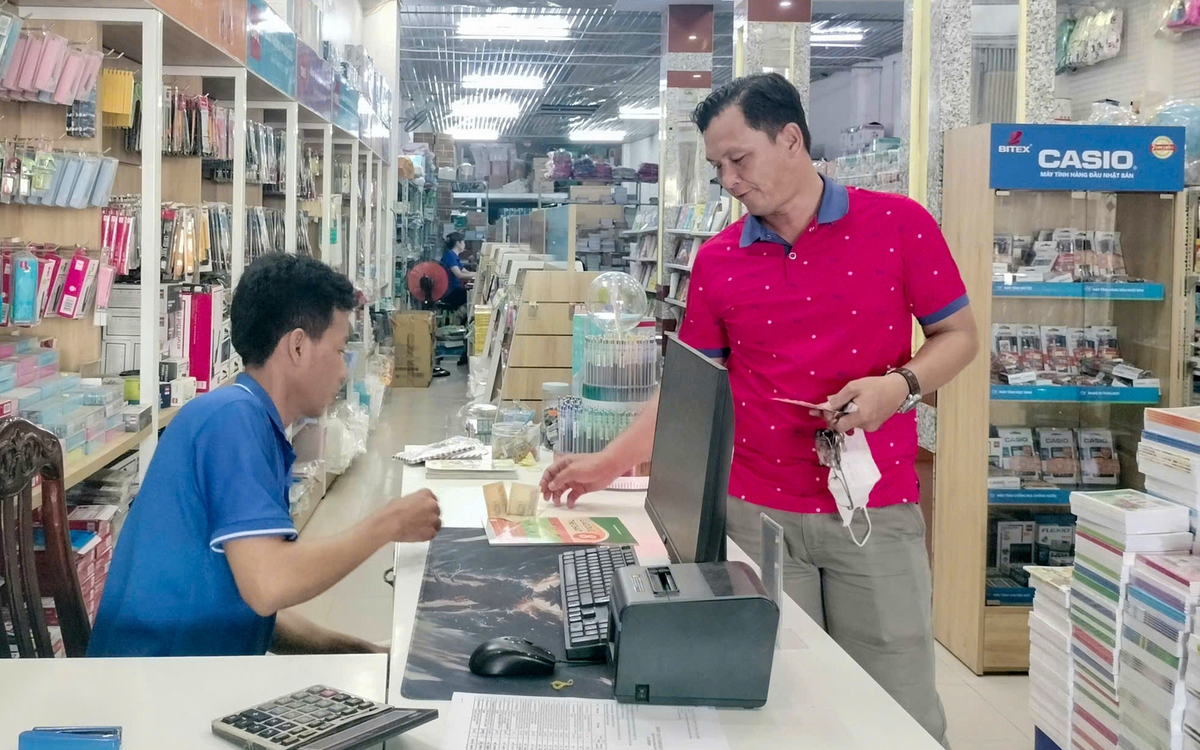 Phụ huynh Cà Mau ‘chạy đôn chạy đáo’ tìm mua sách giáo khoa cho con