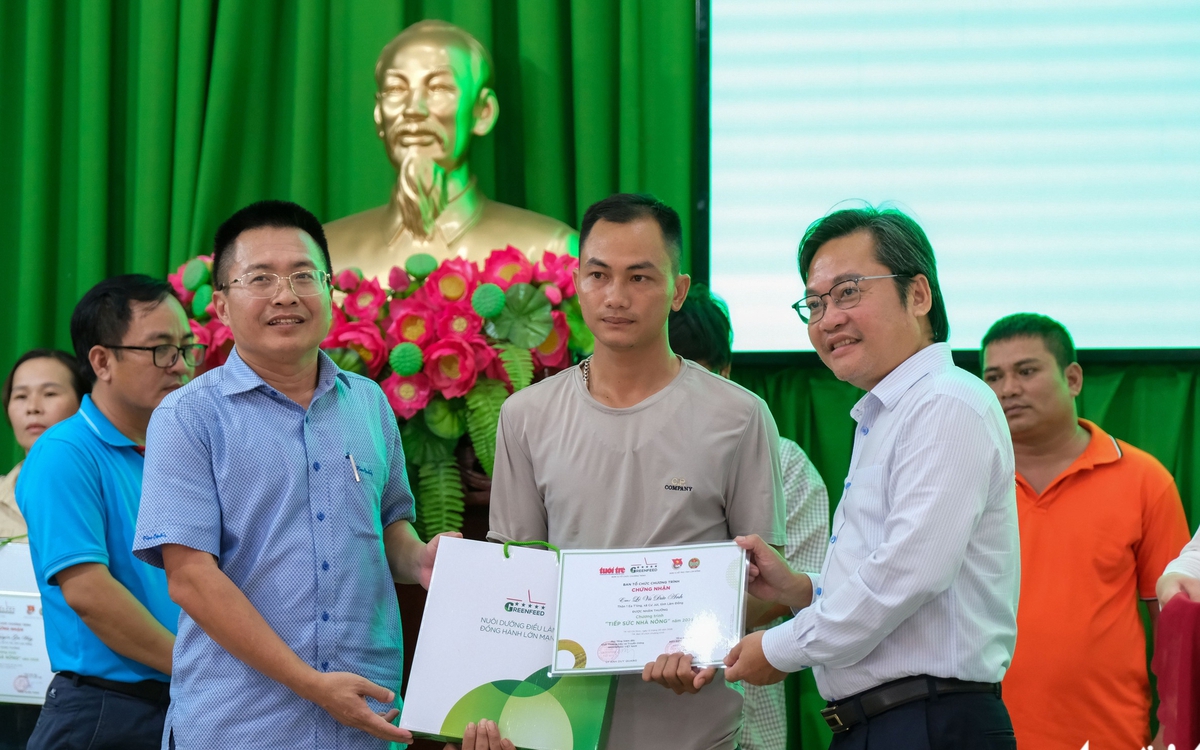 Lâm Đồng trao 1,12 tỷ đồng vốn vay không lãi suất cho 40 hộ nông dân