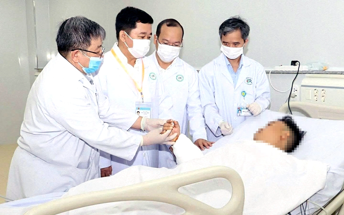 Hơn 6 giờ 'chạy đua' nối lại cẳng tay bị đứt lìa cho nam công nhân