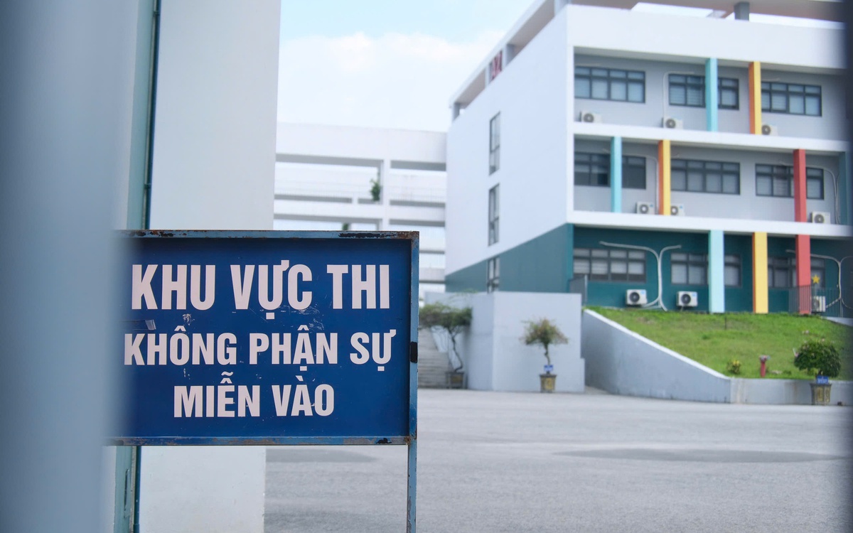 Sáng nay hơn 300 thí sinh chuyên Tuyên Quang dự thi môn văn kỳ thi tốt nghiệp lần 2