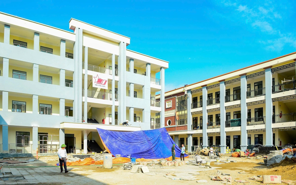 Thanh Hóa lần đầu tiên cấp đồ dùng học tập, tư trang cho học sinh nội trú các xã biên giới