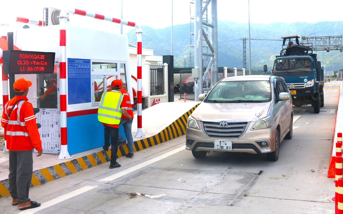 Ngày đầu thu phí cao tốc từ Nha Trang đến Quảng Ngãi: Nhiều tài xế chưa biết đã thu phí, tài khoản hết tiền