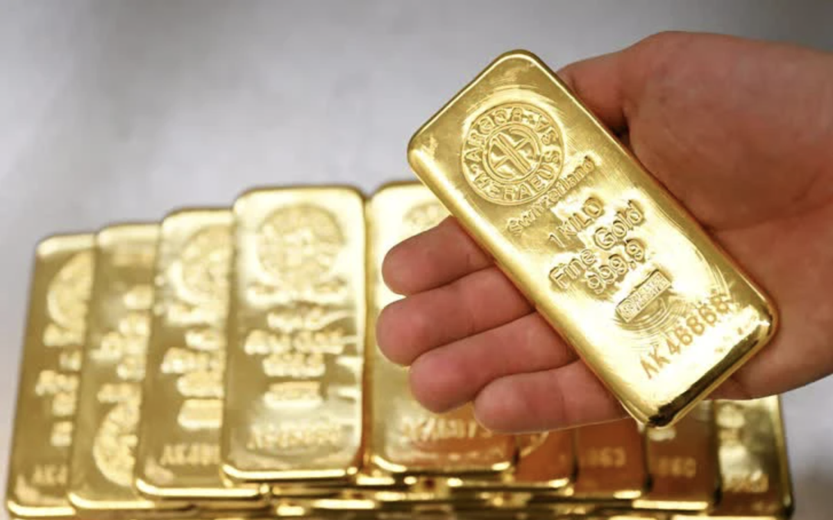 Giá dầu giảm sâu, vàng rời mốc 4.400 USD; S&P 500 lần đầu vượt 7.800 điểm